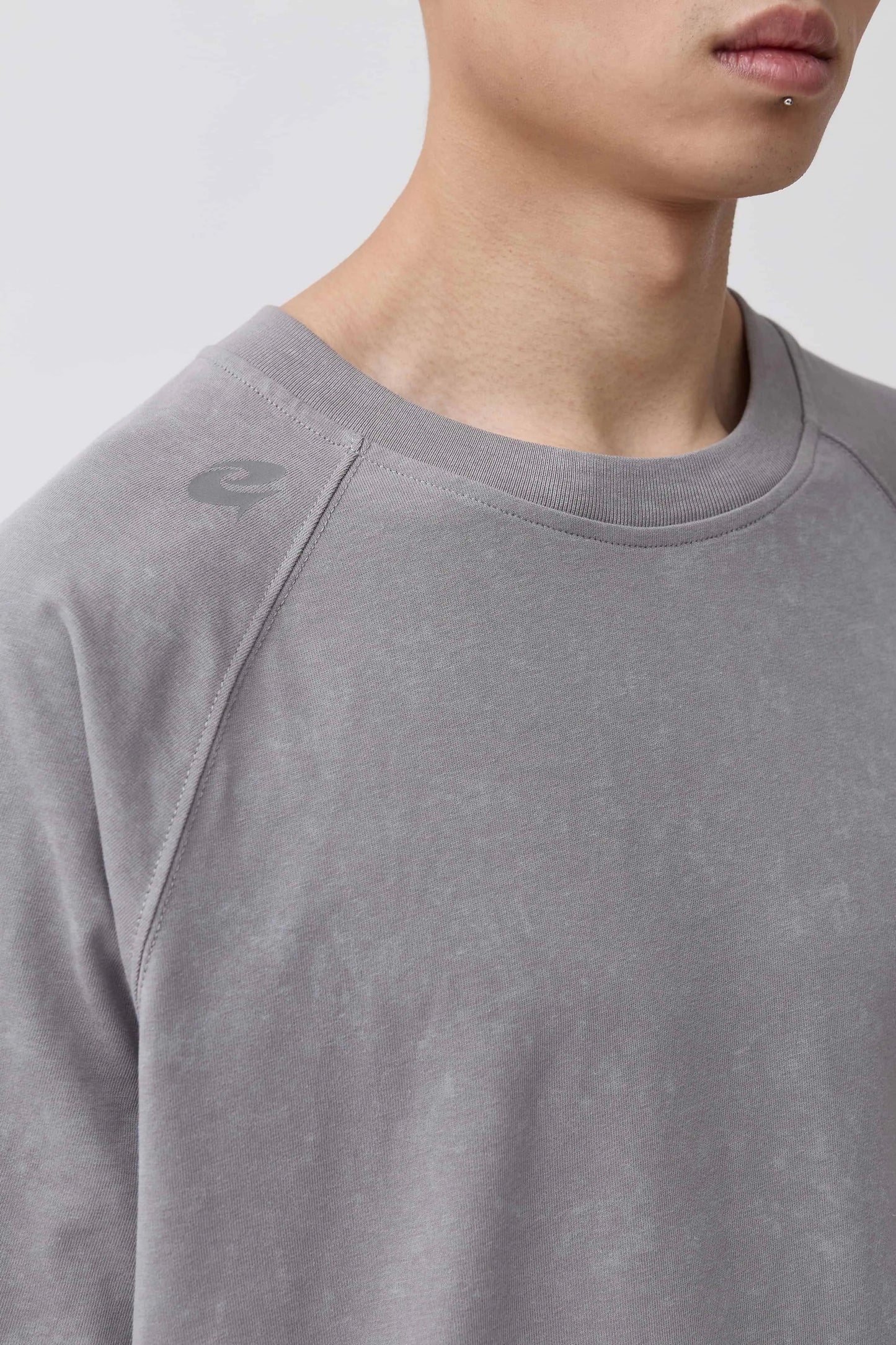 EQUALNEAR - C&G Raglan Tee - Gray