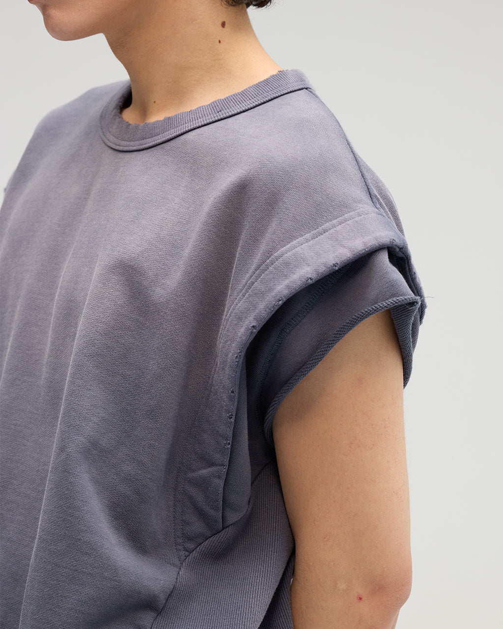 VACANT - Washed No-Sleeve Sweatshirt - Navy