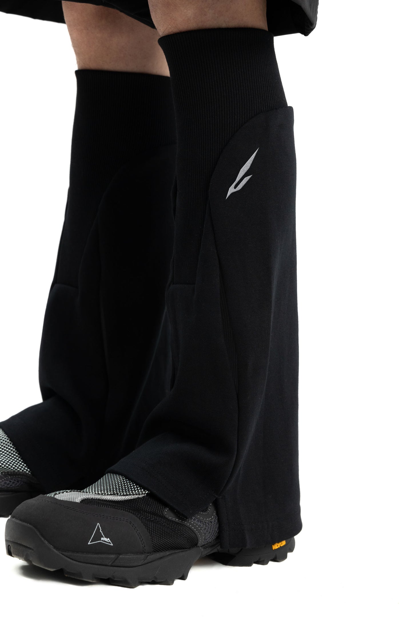 PROTOTYP - APR0409 BSS Airfoil Leg Warmer(Black)