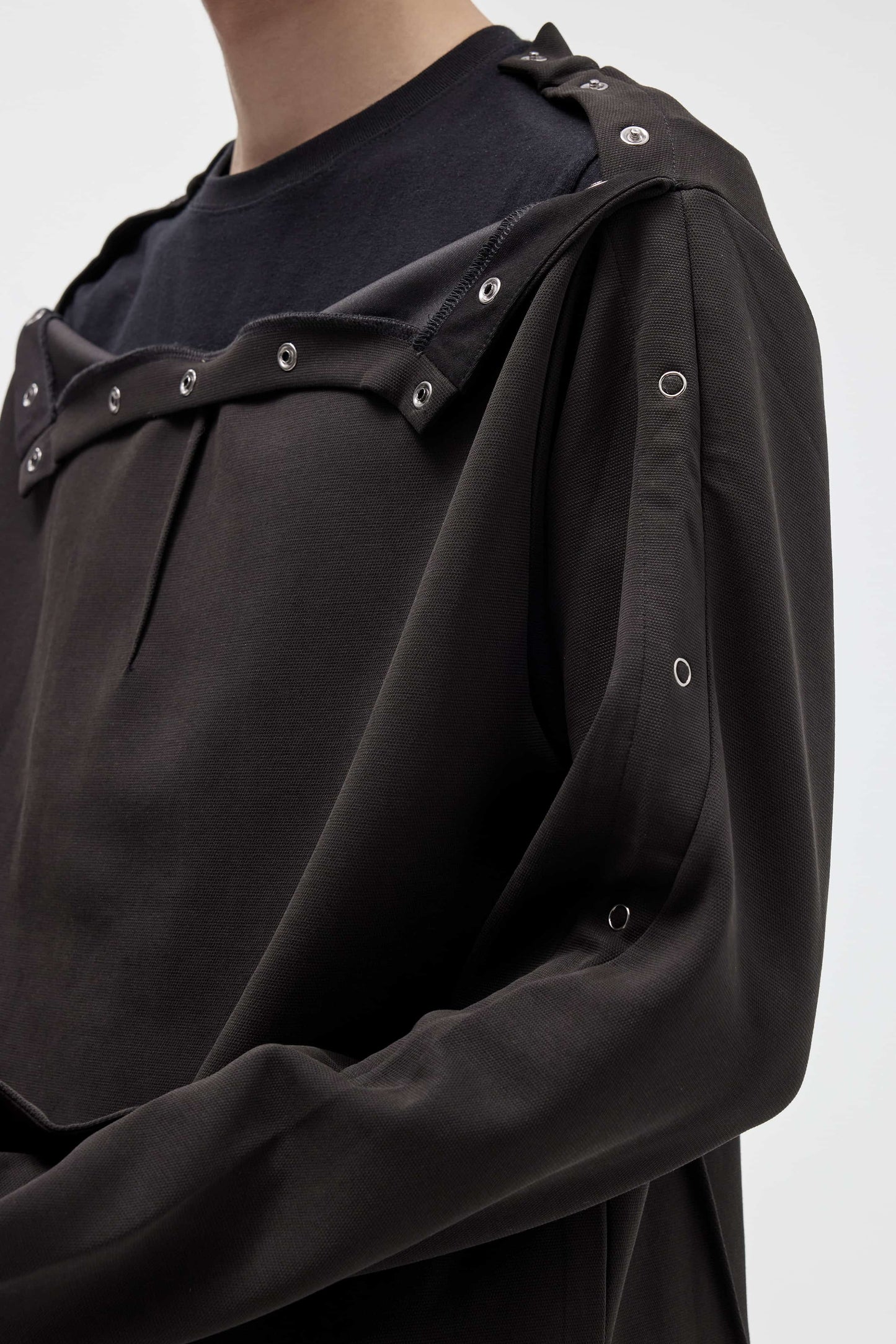 EQUALNEAR - Astro Henley Sweatshirt - Black