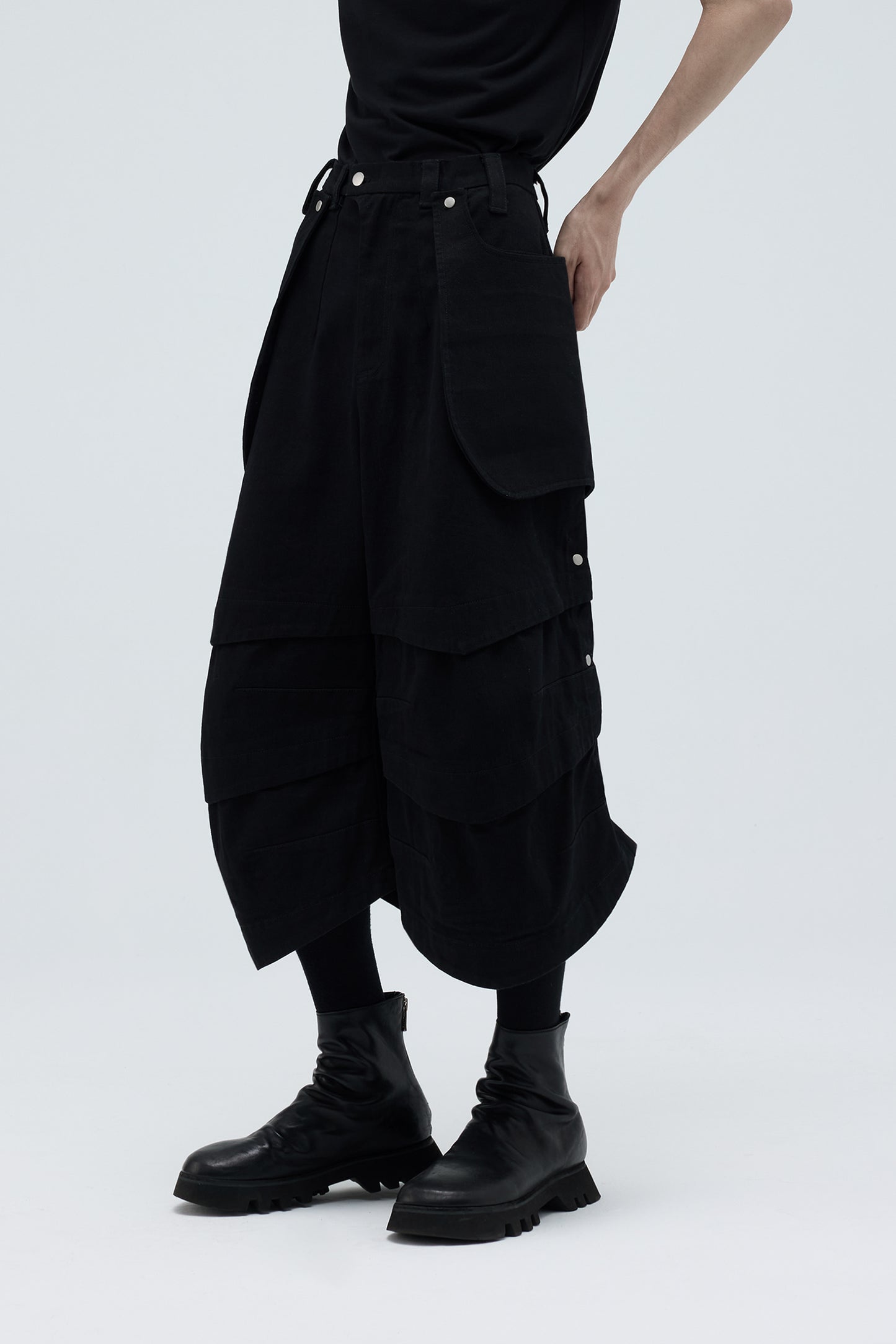 EQUALNEAR - Armor Jorts - Black