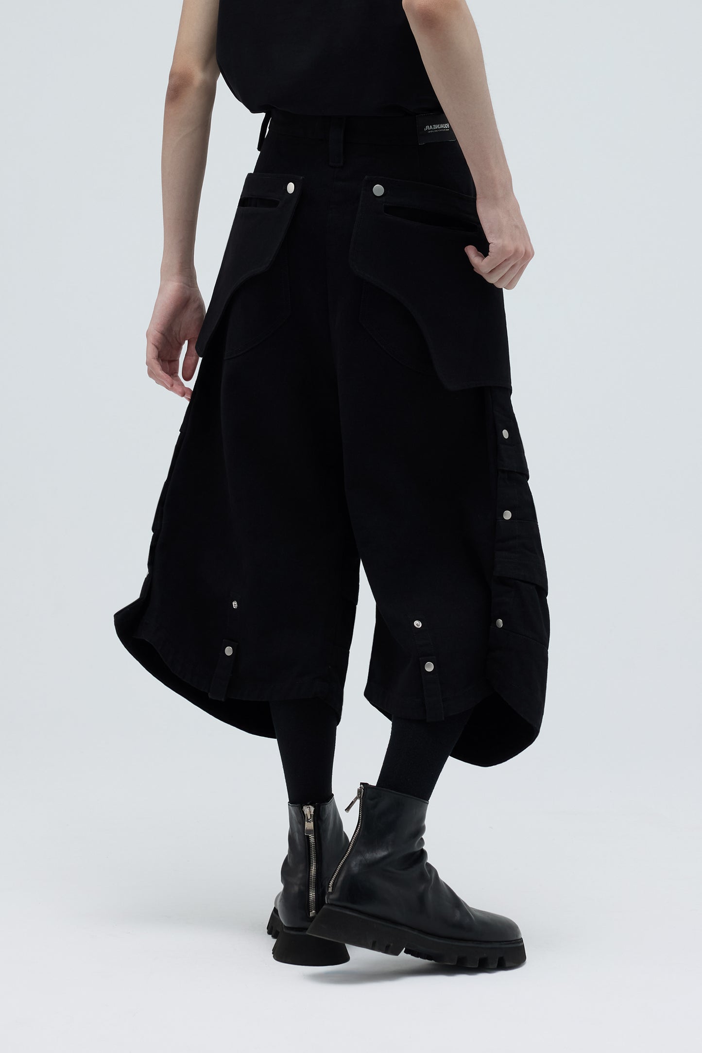 EQUALNEAR - Armor Jorts - Black