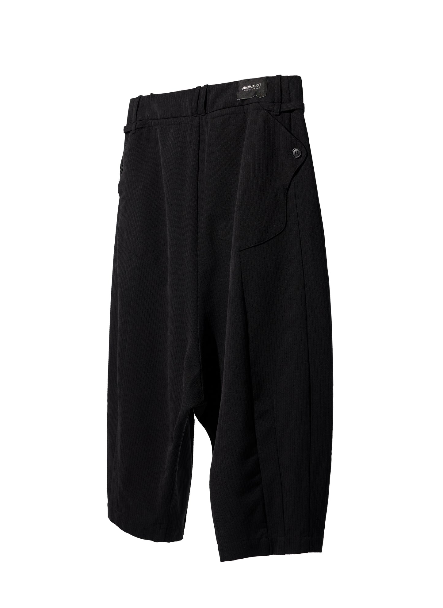 EQUALNEAR - Pilgrim Cropped Shorts - Black