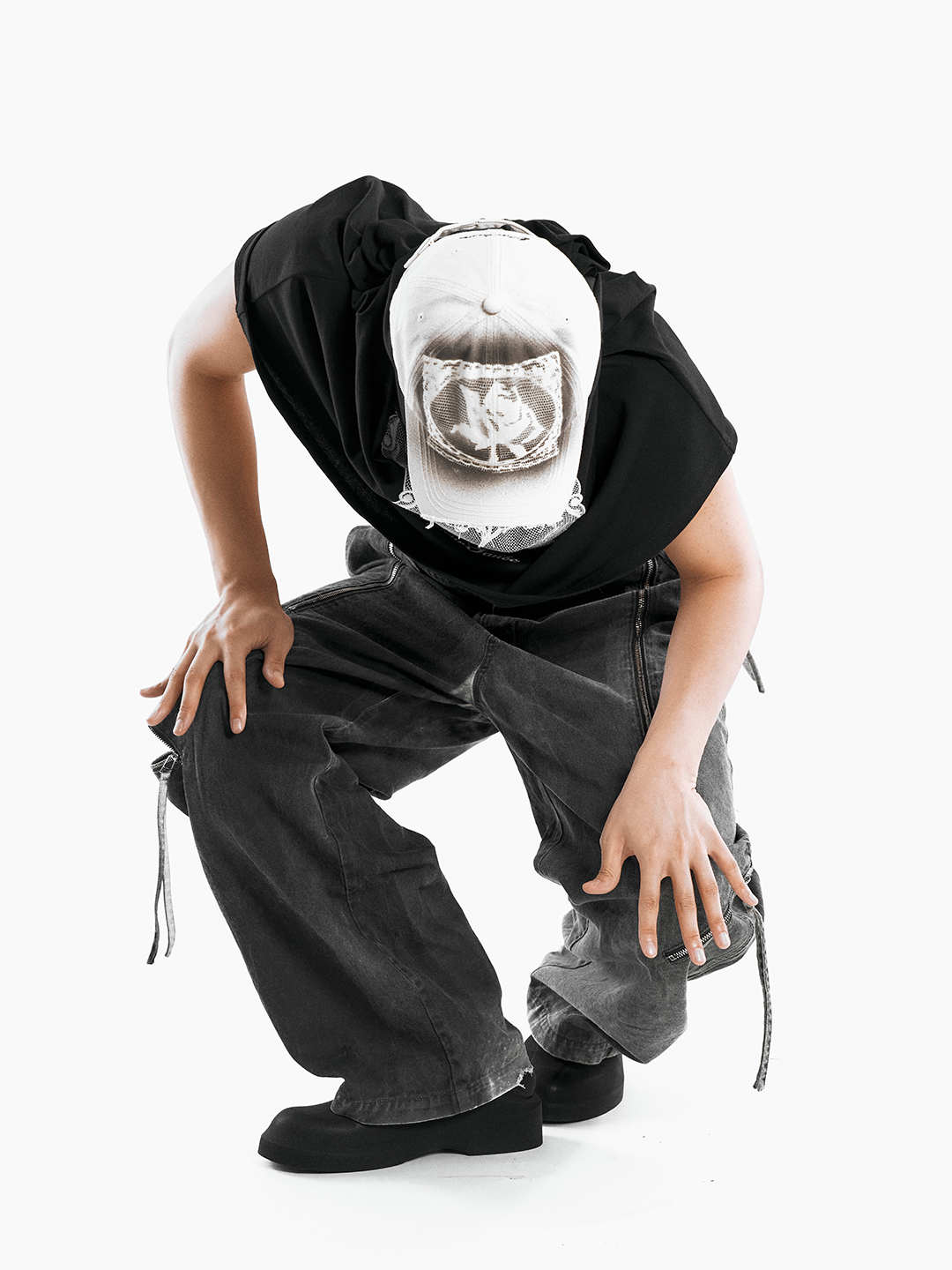 ENCLAVE - LACE-LOOKED SPRAY PRINT "CUT-OFF" CAP - White