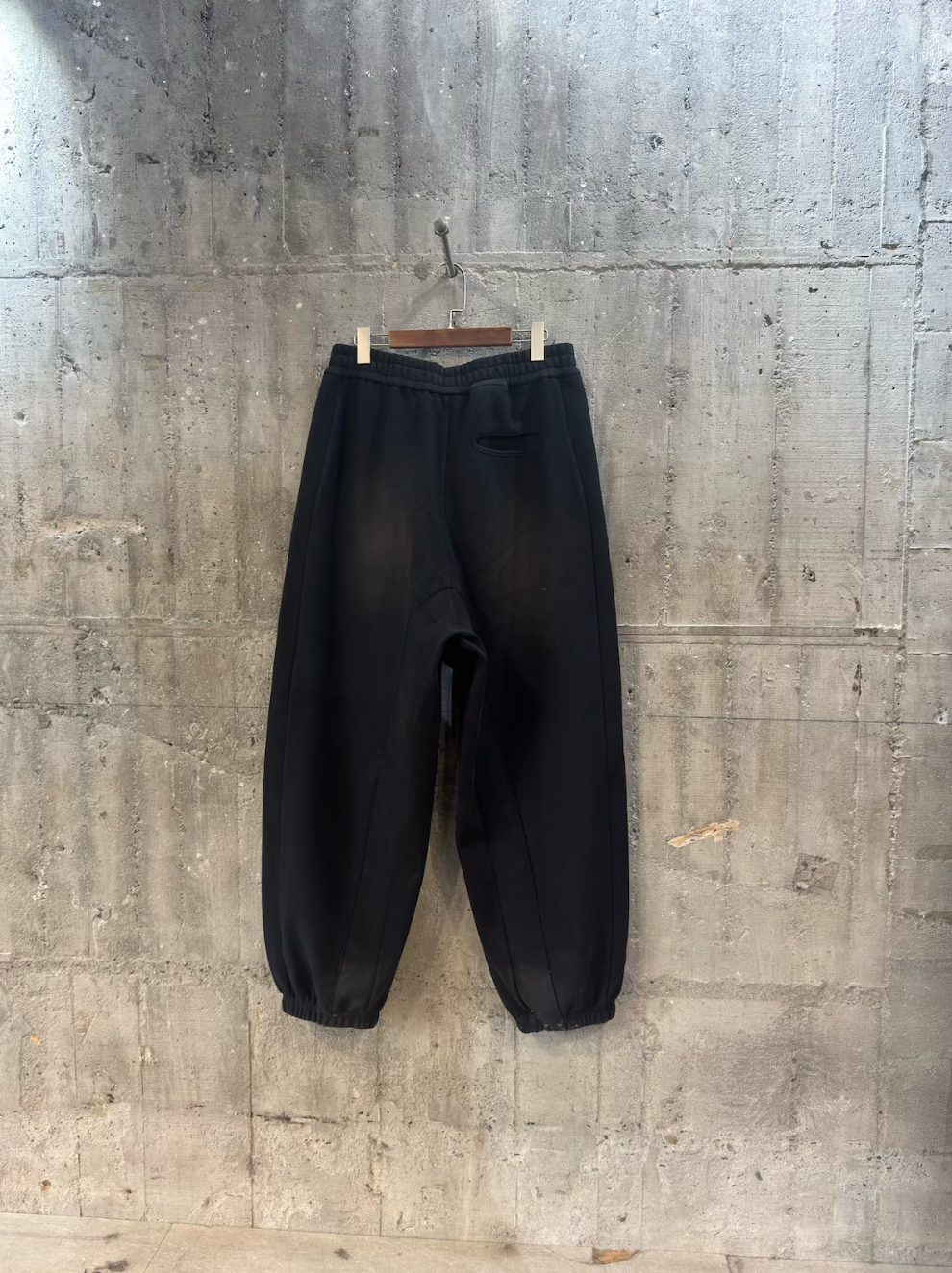JIAN YE - GWAI SWT PANTS - Black