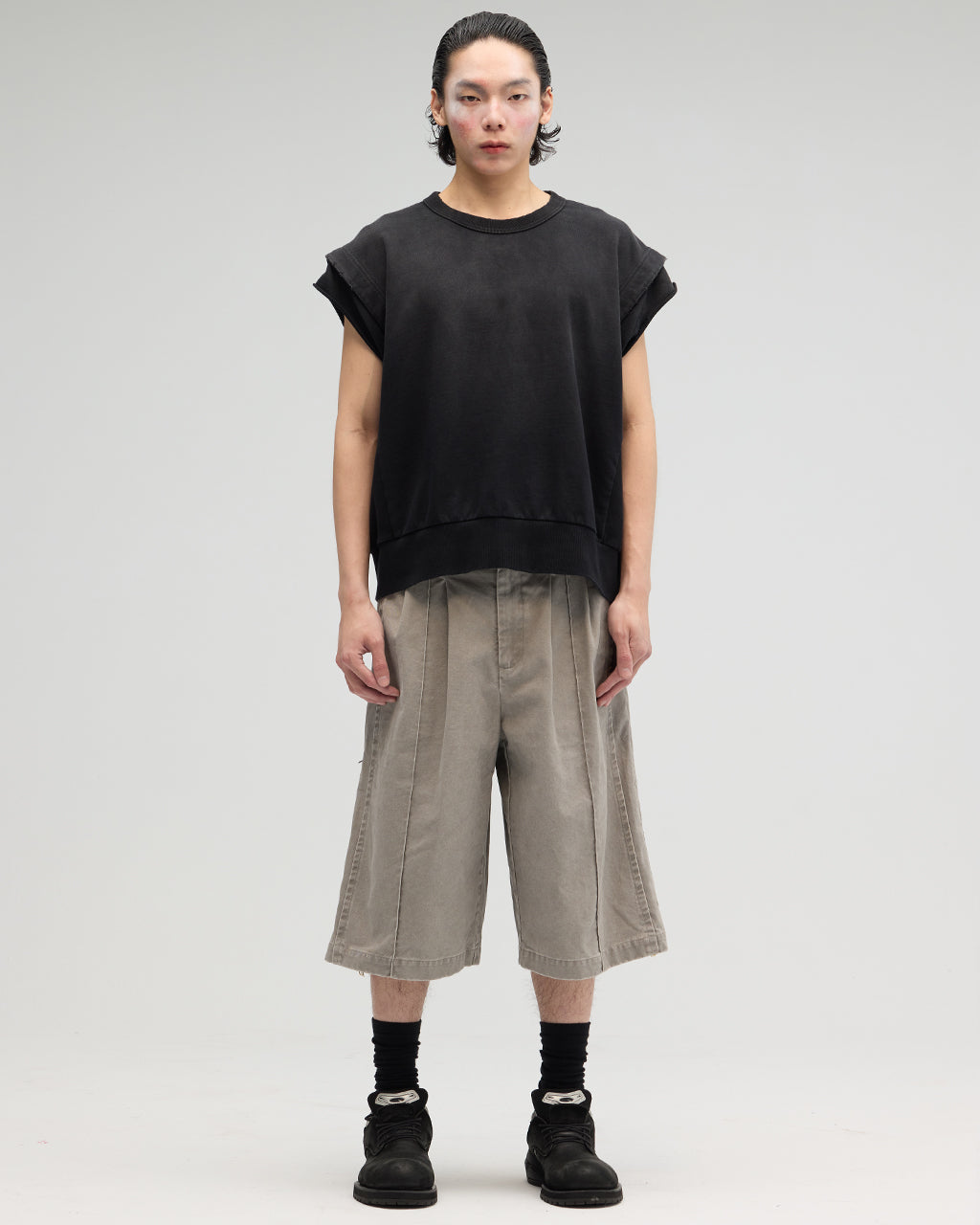VACANT - Washed No-Sleeve Sweatshirt - Black