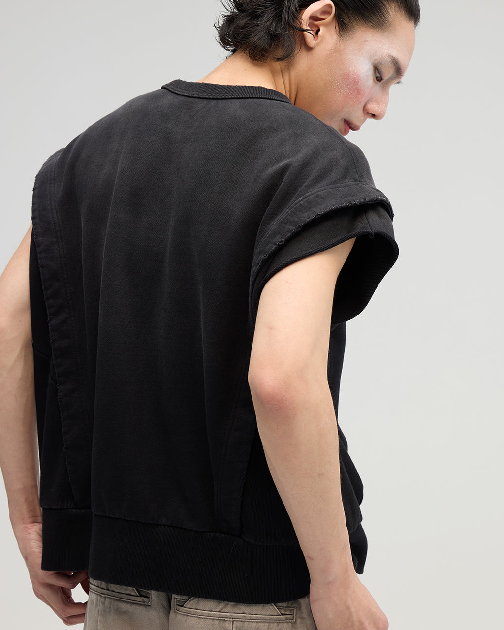 VACANT - Washed No-Sleeve Sweatshirt - Black