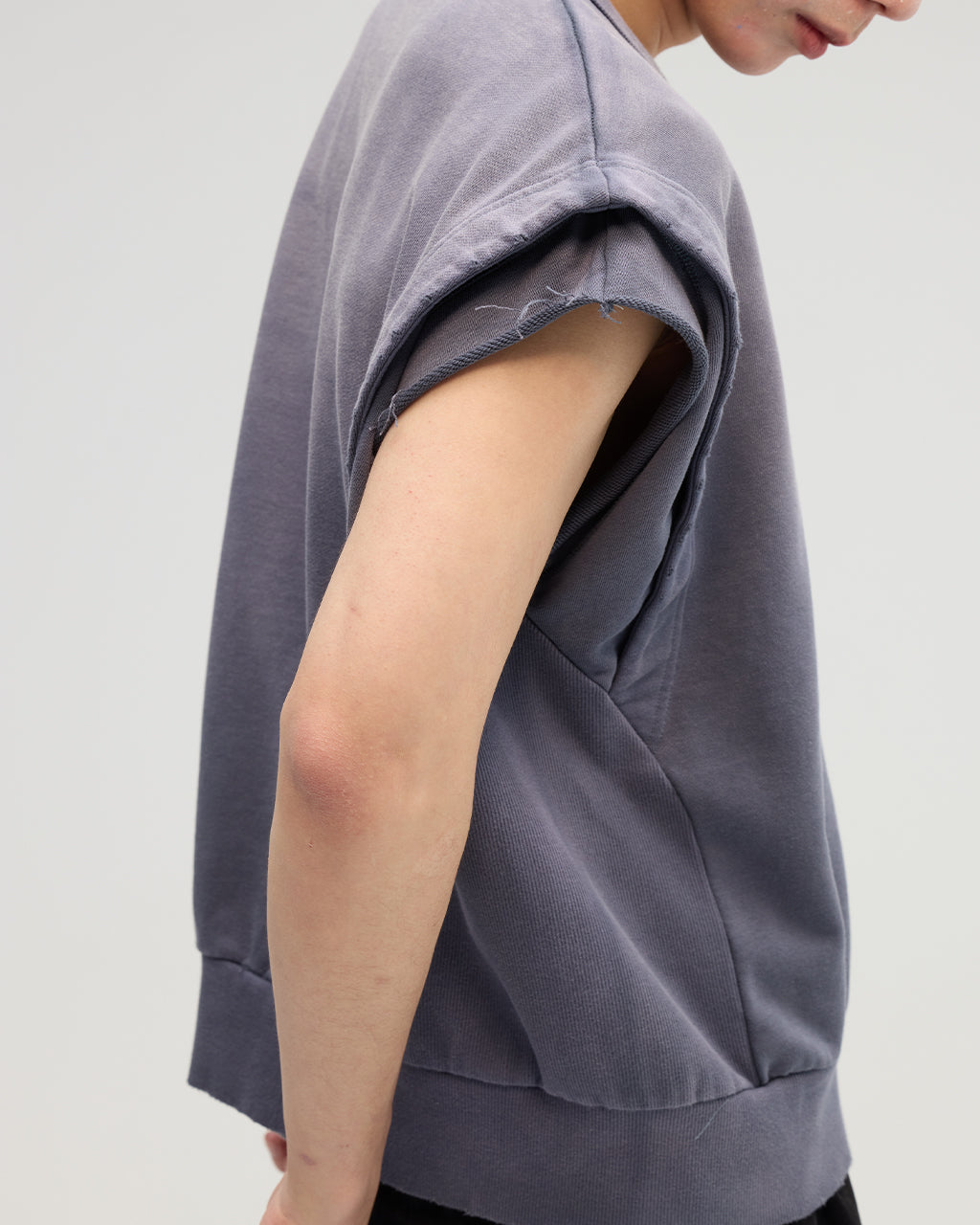 VACANT - Washed No-Sleeve Sweatshirt - Navy