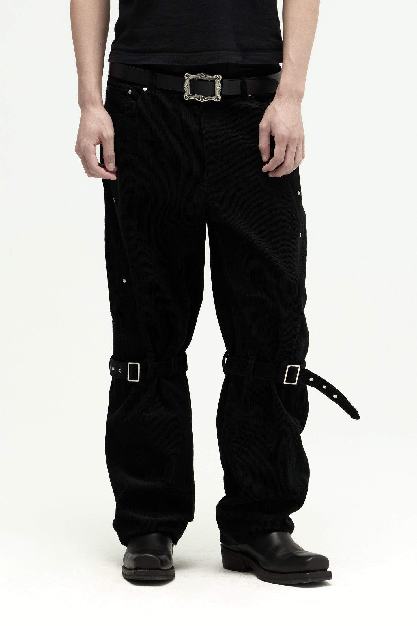 EQUALNEAR - Rover Cord Pants - Black