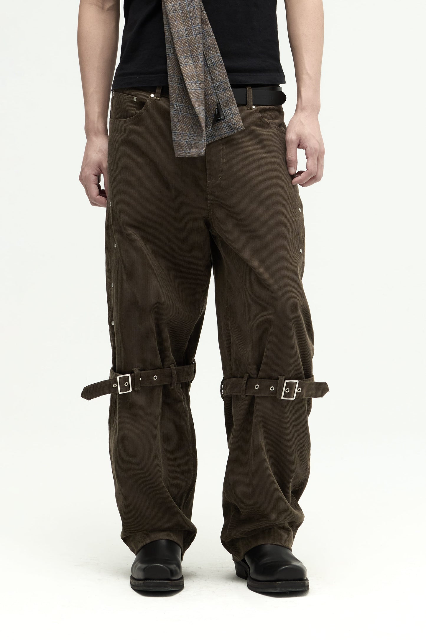 EQUALNEAR - Rover Cord Pants - Olive Green