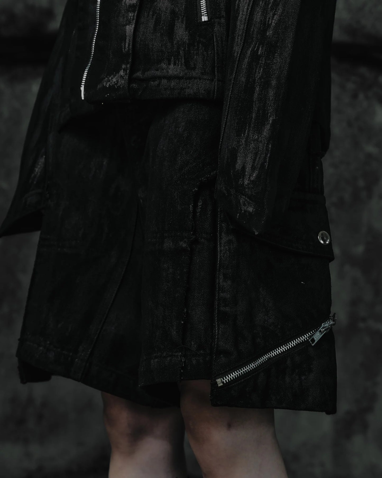 renkè - Coated Slanted Zipper Cargo Shorts