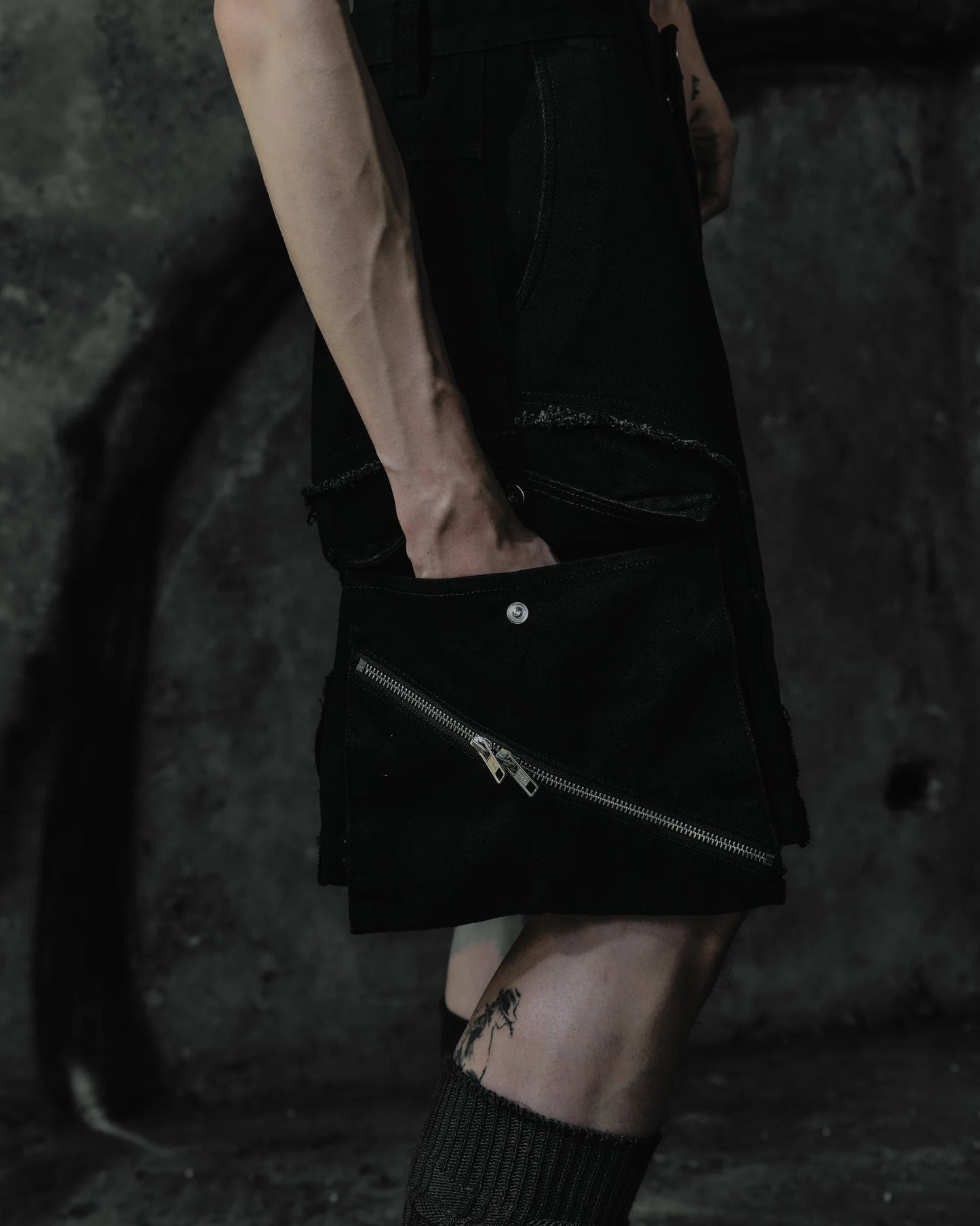 renkè - Slanted Zipper Cargo Shorts