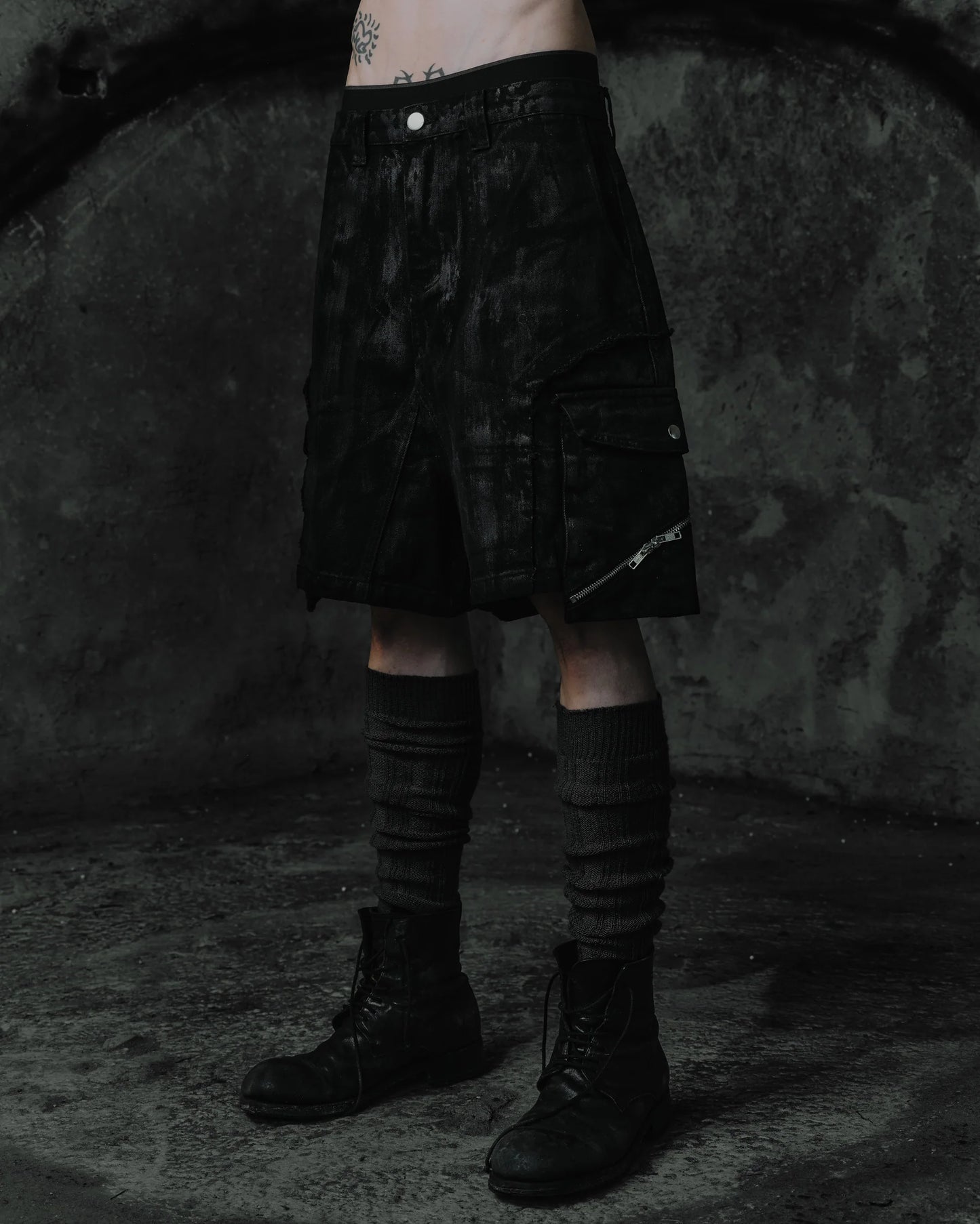 renkè - Coated Slanted Zipper Cargo Shorts