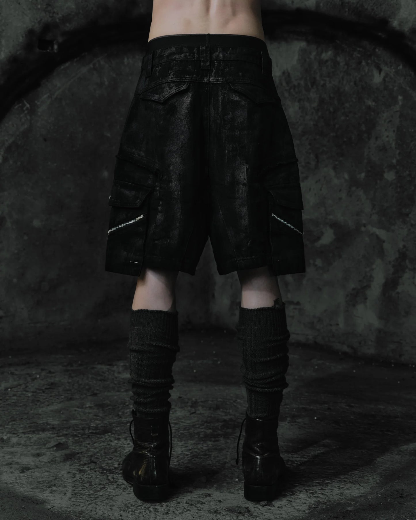 renkè - Coated Slanted Zipper Cargo Shorts