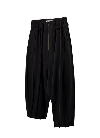 EQUALNEAR - Pilgrim Cropped Shorts - Black
