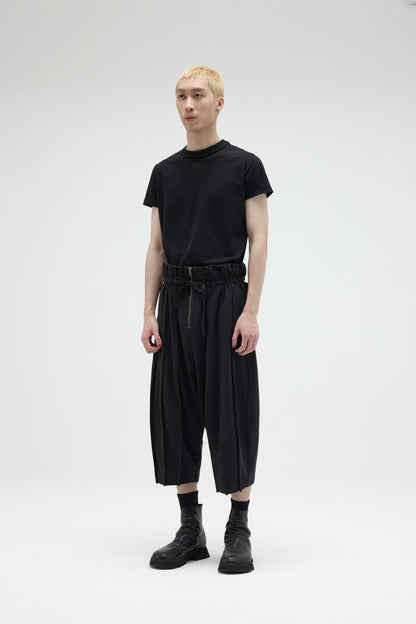 EQUALNEAR - Pilgrim Cropped Shorts - Black