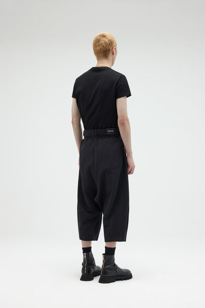 EQUALNEAR - Pilgrim Cropped Shorts - Black
