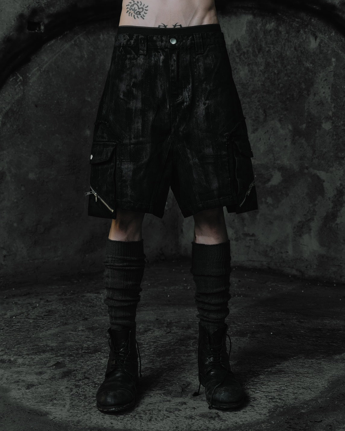 renkè - Coated Slanted Zipper Cargo Shorts