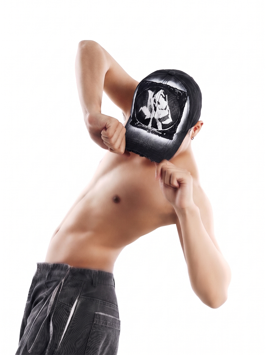 ENCLAVE - LACE-LOOKED SPRAY PRINT "CUT-OFF" CAP - Black